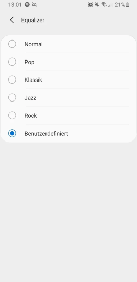 Aktivierter Equalizer auf dem Smartphone mit Genre-Presets wie Rock, Pop und Jazz.