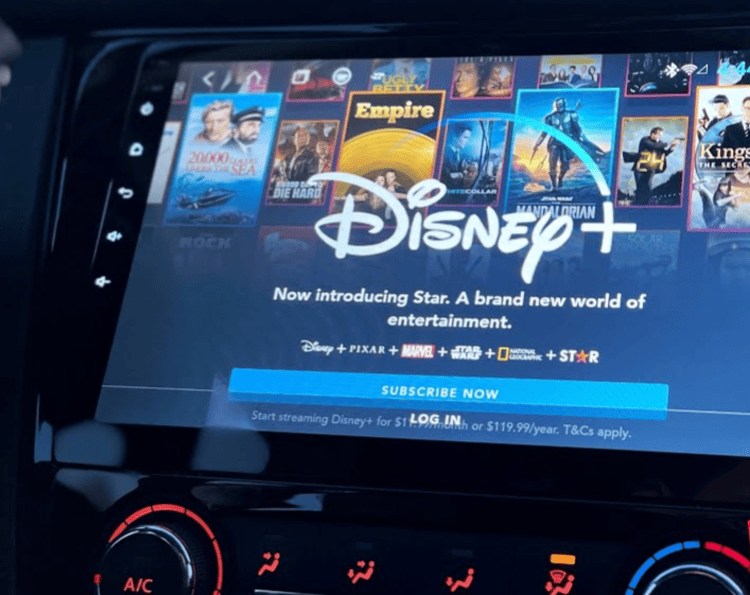 Disney+ mit Audio Wiedergabe Apple CarPlay App